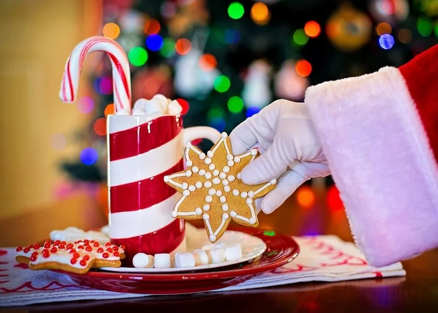 Christmas in 10 Languages: Greetings & Traditions