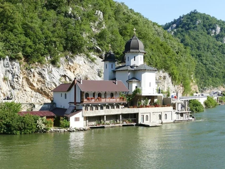 Serbian, Croatian and Montenegrin: A Language Comparison
