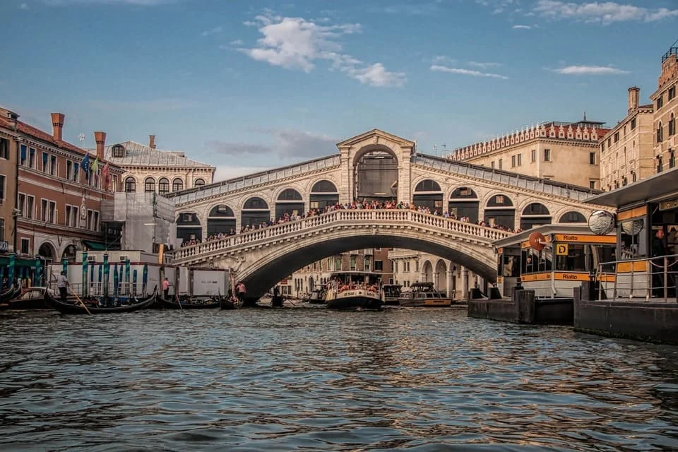 Accademia della Crusca's Influence: Shaping Italian in Florence