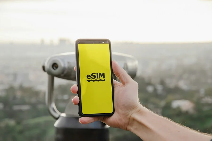Best Ways to Stay Connected While Backpacking Across Continents